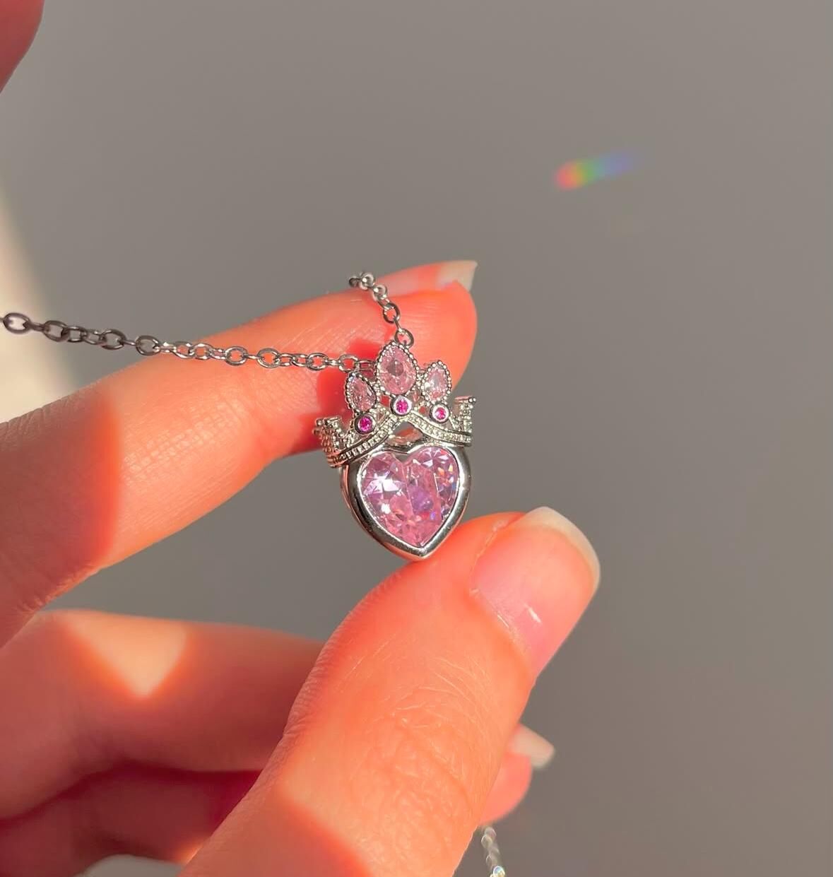 taçlı rapunzel  kalp özel tasarım kararmaz çelik kolye taç konseptli  pembe kalp kolye
