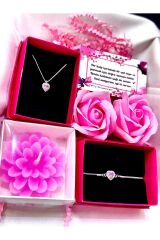 kararmaz çelik pembe kalp kolye bileklik lotus mum ve kokulu gül hediye sepeti sevgiliye hediye set