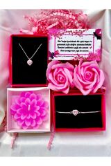 kararmaz çelik pembe kalp kolye bileklik lotus mum ve kokulu gül hediye sepeti sevgiliye hediye set