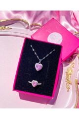 kararmaz çelik pembe kalp kolye küpe yüzük seti ve pembe lotus mum özel hediye sepeti
