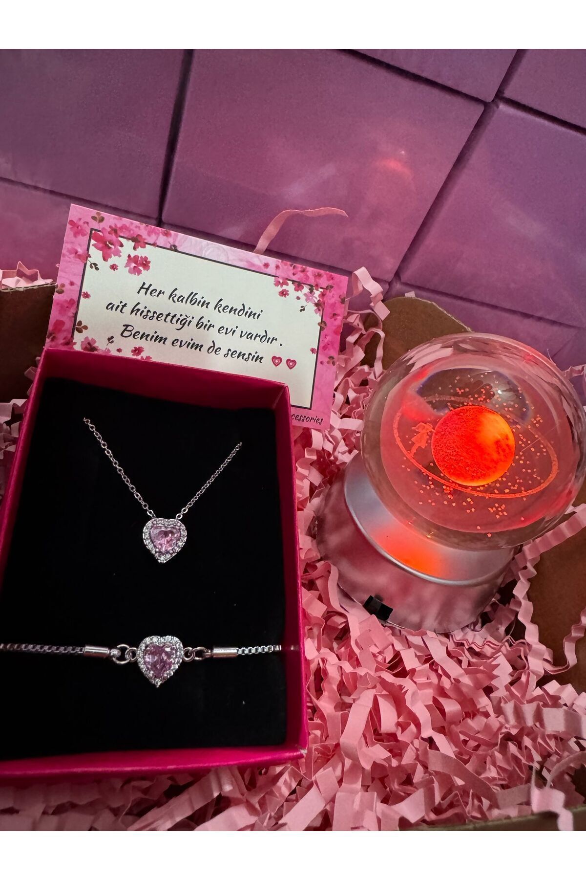 PEMBE  ÇELİK KALP ZİRKON KOLYE VE BİLEKLİK  RENK DEĞİŞTİREN 3D SATÜRN KIZ KÜRESİ SEVGİLİ  HEDİYELİK