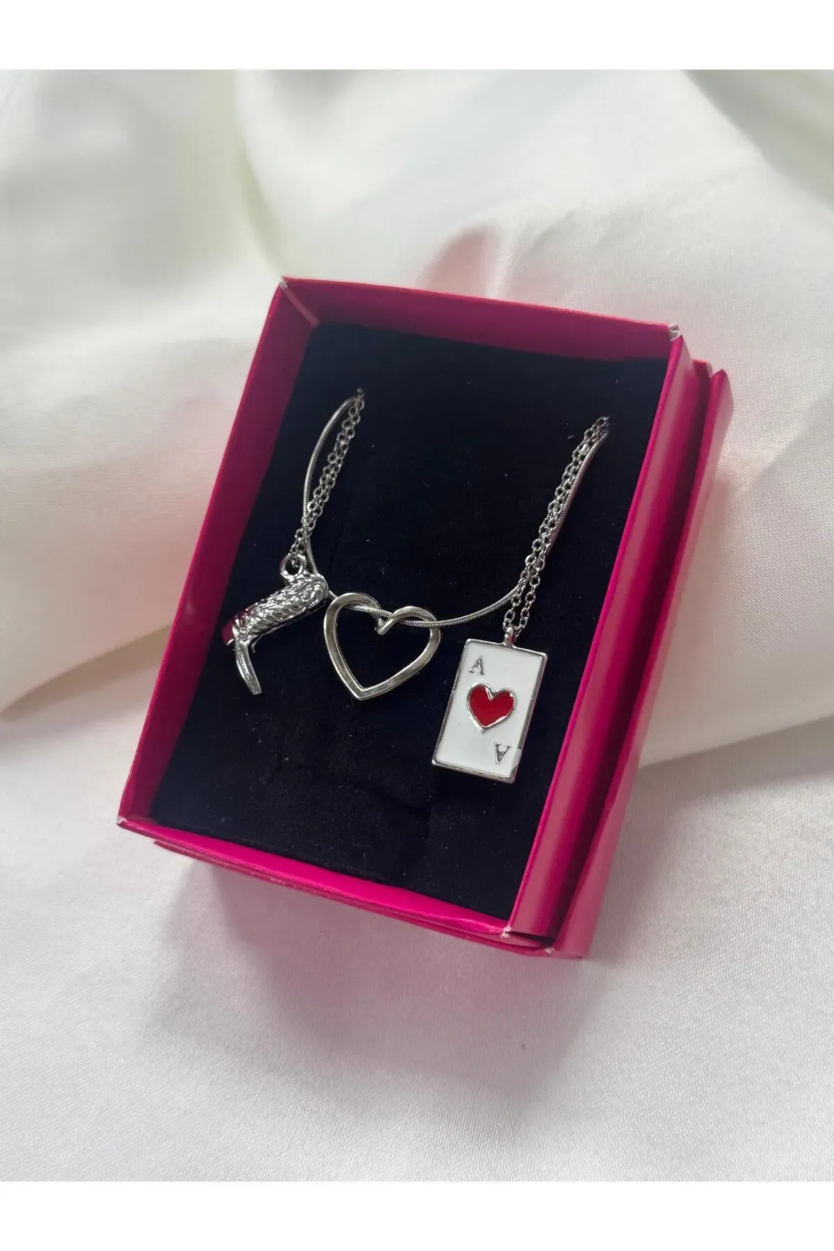 3 Adet Kararmaz Çelik Kolye Düğüm Kalp Kolye ,çizme Kolye Ve Mineli Kalp Kolye Kararmaz Üçlü Set