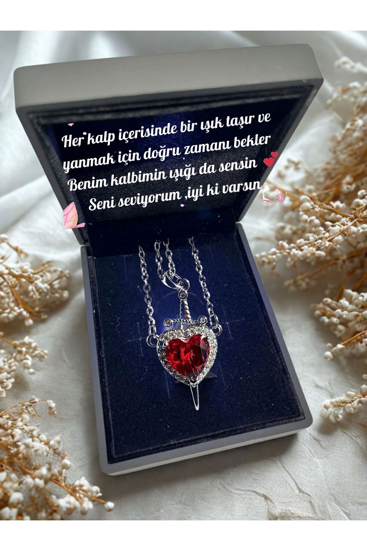 özel ışıklı kutuda kararmaz çelik pamuk prenses ve avcı kalp kılıç kolye arkadaş çift aşk kolyesi